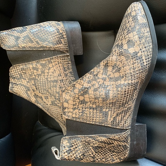 Ankle booties - Picture 2 of 4